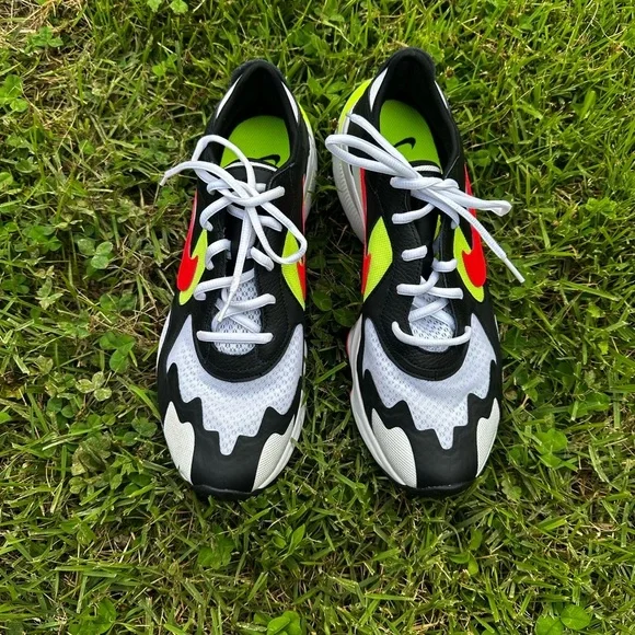 Nike Air ZOOM Black and White Athletic Shoes with Modern Silhouette - Picture 2 of 5